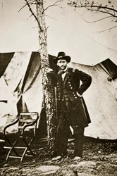 General Grant junto al árbol, City Point, 1864